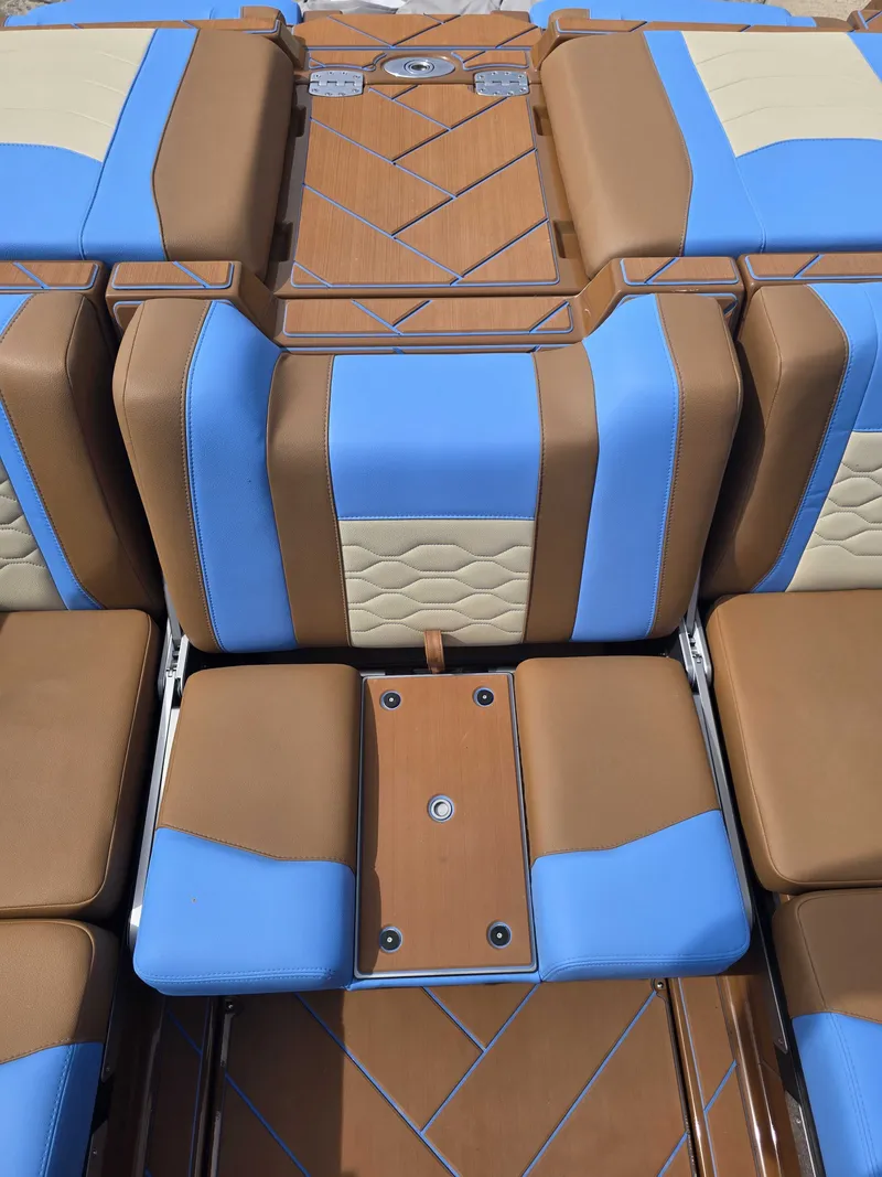 Slide: The Image of Malibu Wakesetter 23 LSV 2027 - 14