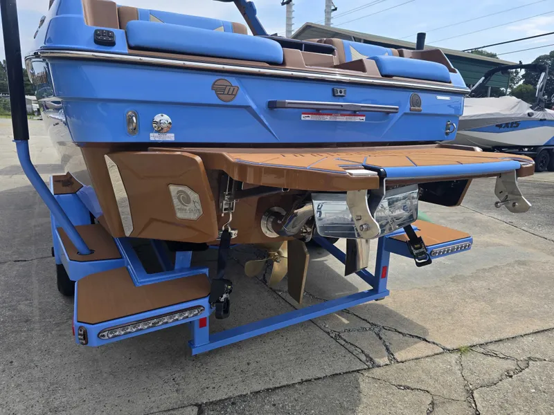 Slide: The Image of Malibu Wakesetter 23 LSV 2027 - 20