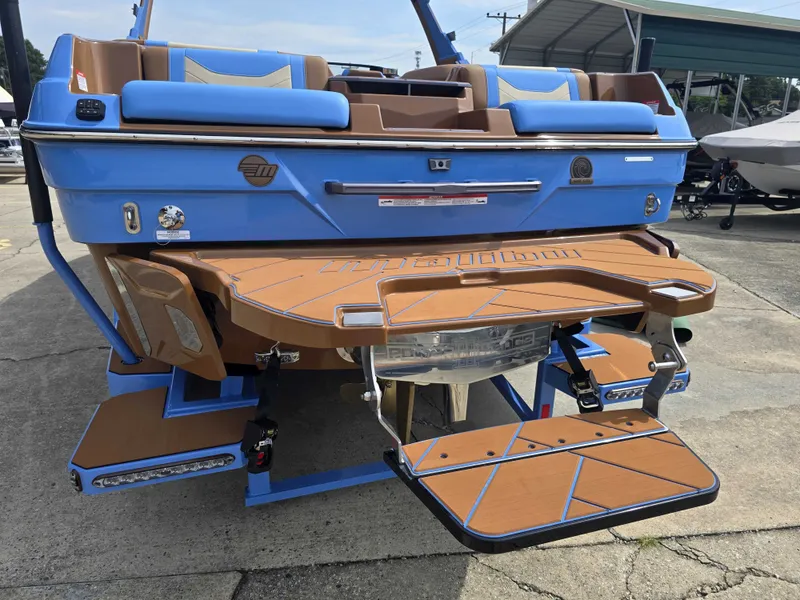 Slide: The Image of Malibu Wakesetter 23 LSV 2027 - 19