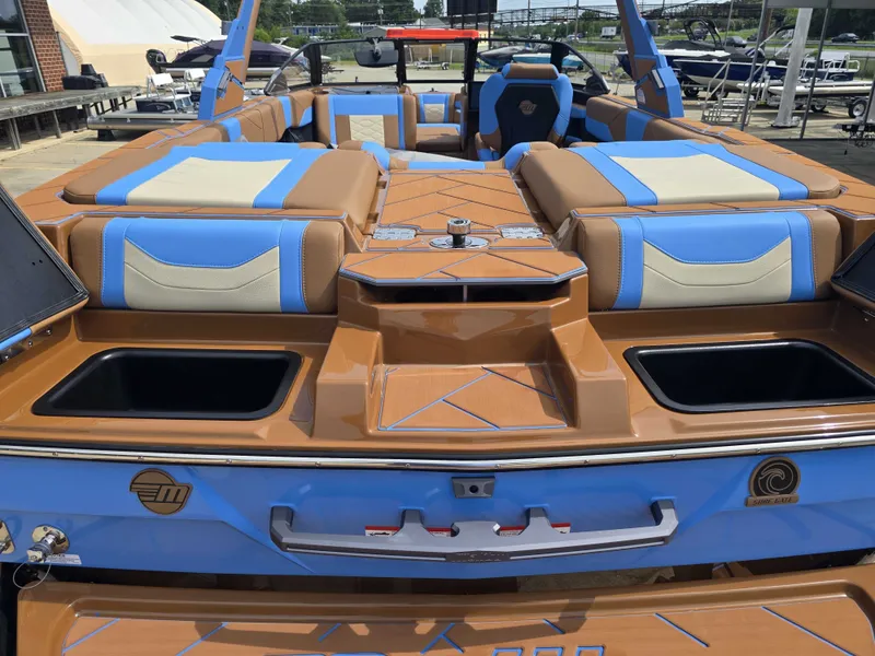 Slide: The Image of Malibu Wakesetter 23 LSV 2027 - 18