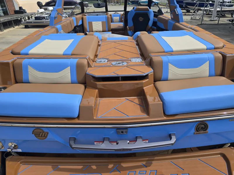 Slide: The Image of Malibu Wakesetter 23 LSV 2027 - 17
