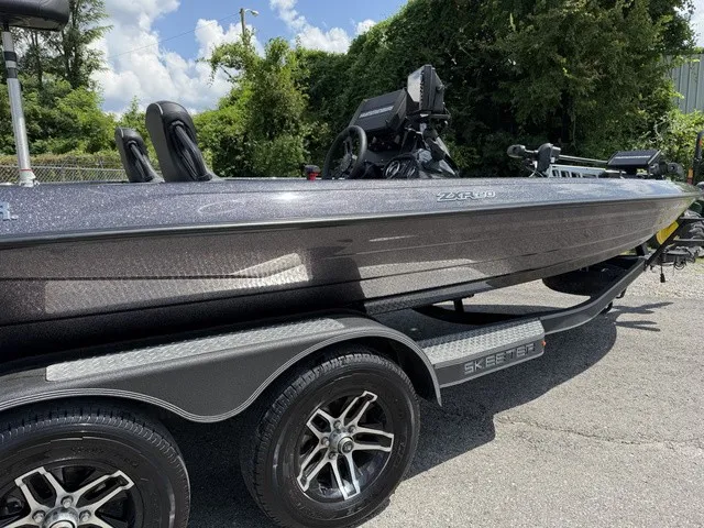 Slide: The Image of Skeeter ZXR20 2022 - 5