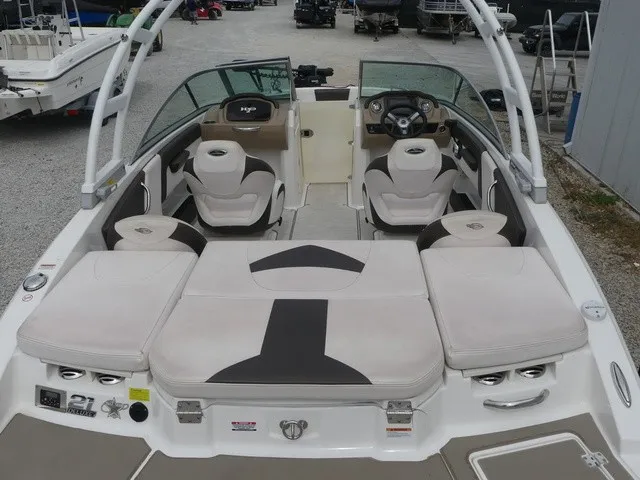 Slide: The Image of Chaparral 21 H2O Ski & Fish 2019 - 15