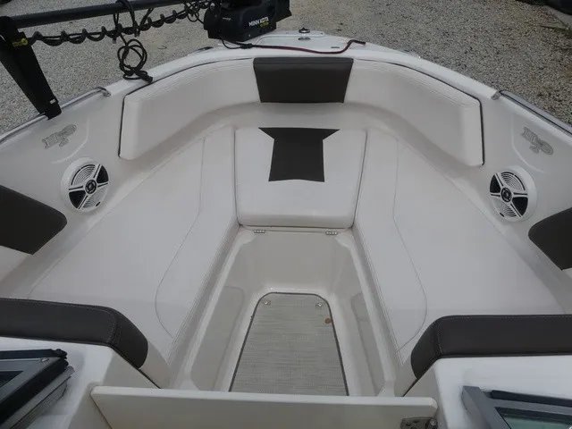 Slide: The Image of Chaparral 21 H2O Ski & Fish 2019 - 18