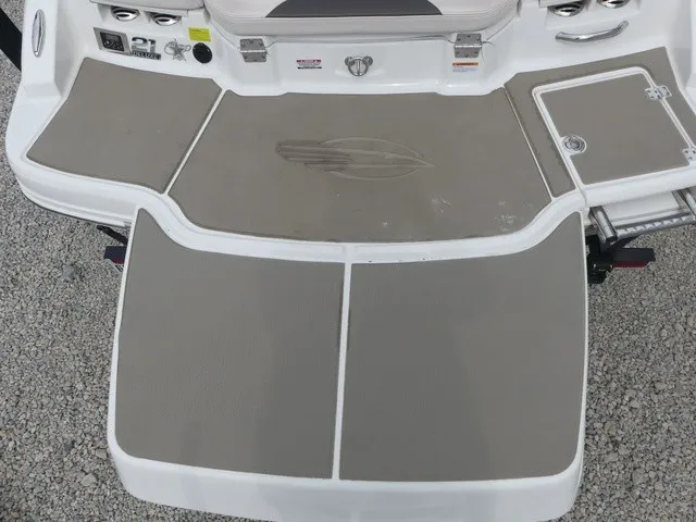 Slide: The Image of Chaparral 21 H2O Ski & Fish 2019 - 16