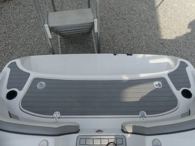 Slide: The Image of The image shows the stern of a 2018 Yamaha AR190 boat with gray decking. - 27