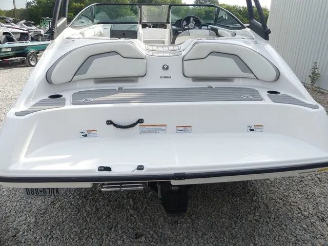 Slide: The Image of The image shows the stern of a 2018 Yamaha AR190 boat with white upholstery. - 28