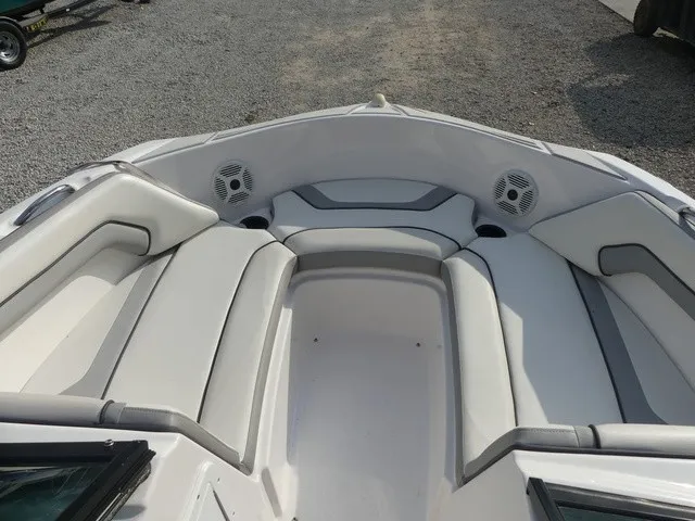 Slide: The Image of The image shows the bow area of a 2018 Yamaha AR190 boat with white upholstery. - 14