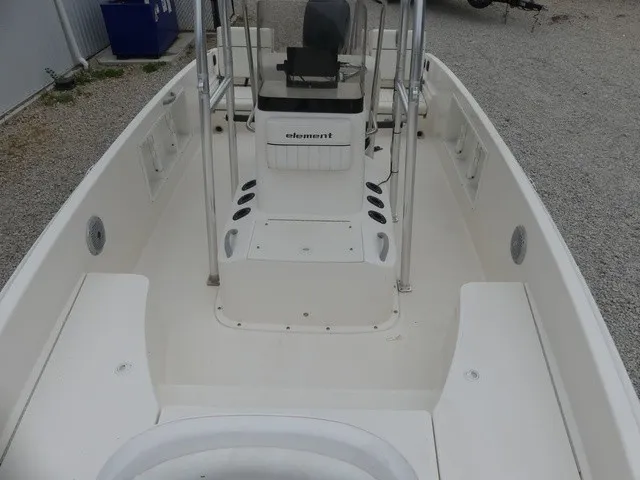 Slide: The Image of Bayliner Element F21 2020 - 14