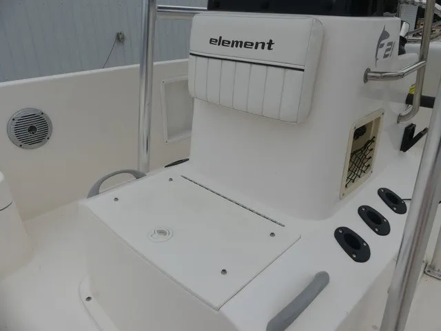 Slide: The Image of Bayliner Element F21 2020 - 27