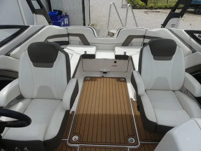 Slide: The Image of Yamaha 242 Limited S 2015 - 12