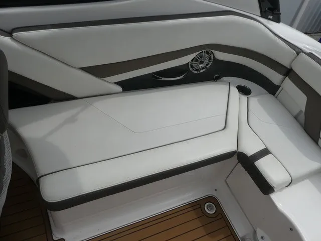 Slide: The Image of Yamaha 242 Limited S 2015 - 28