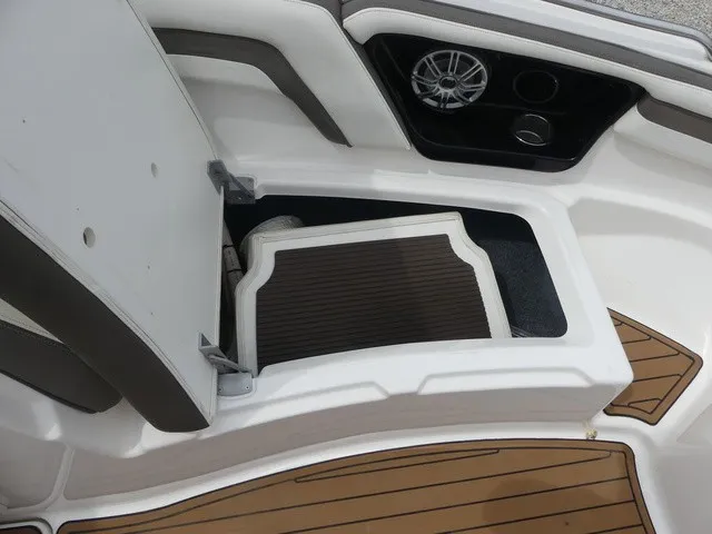Slide: The Image of Yamaha 242 Limited S 2015 - 15