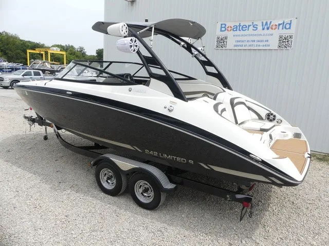 Slide: The Image of Yamaha 242 Limited S 2015 - 4
