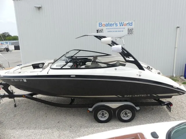 Slide: The Image of Yamaha 242 Limited S 2015 - 3