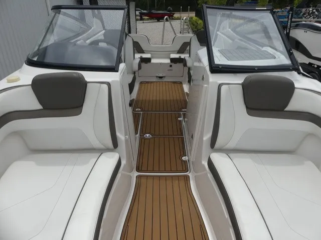Slide: The Image of Yamaha 242 Limited S 2015 - 17