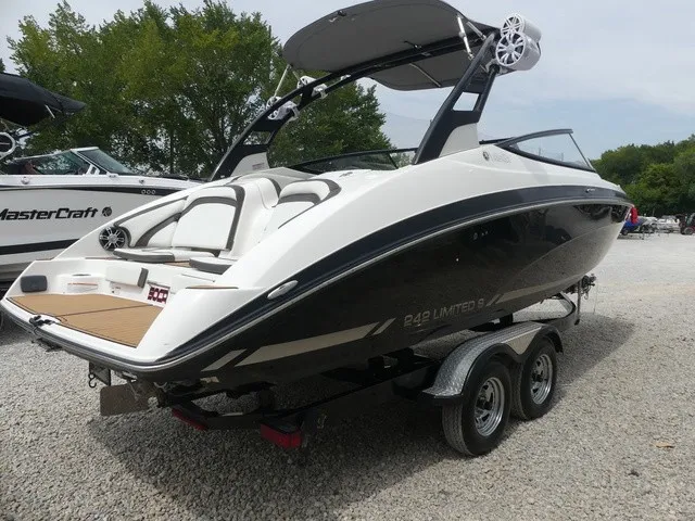 Slide: The Image of Yamaha 242 Limited S 2015 - 6