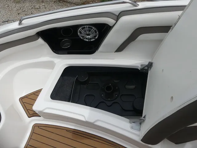 Slide: The Image of Yamaha 242 Limited S 2015 - 14