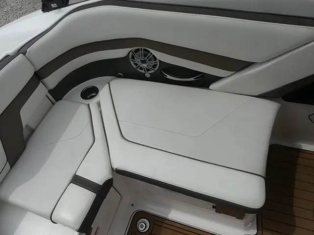 Slide: The Image of Yamaha 242 Limited S 2015 - 25
