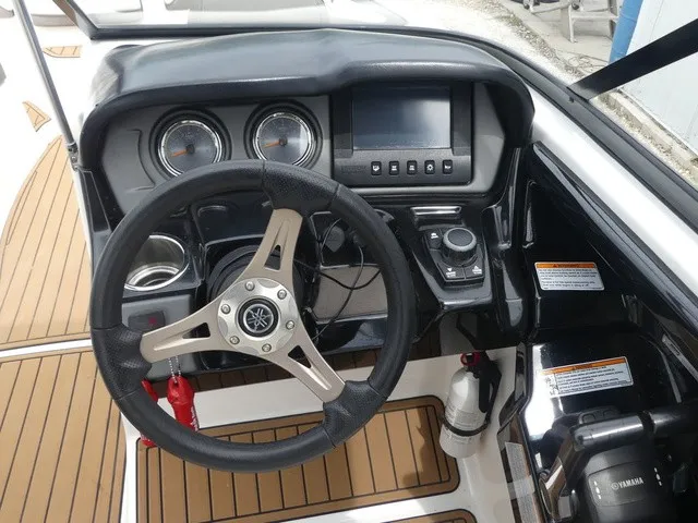 Slide: The Image of Yamaha 242 Limited S 2015 - 24