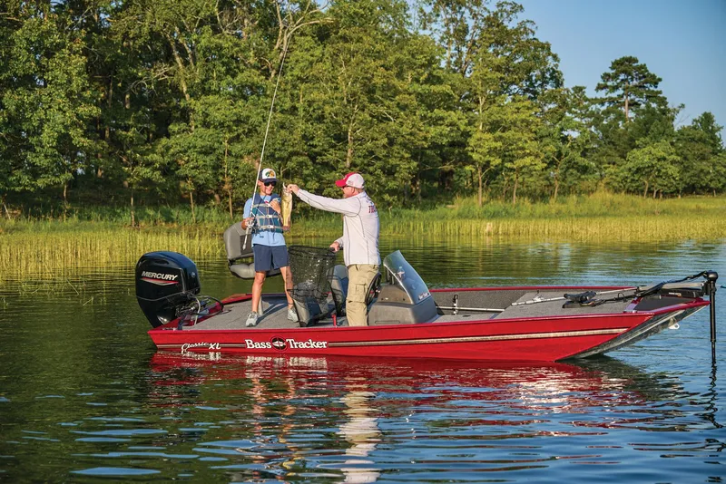 Slide: The Image of Tracker Bass Tracker Classic XL 2027 - 41