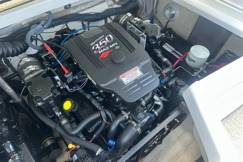 Slide: The Image of Engine of 2004 Formula 280 Sun Sport boat featuring MerCruiser 350 MAG MPI. - 22
