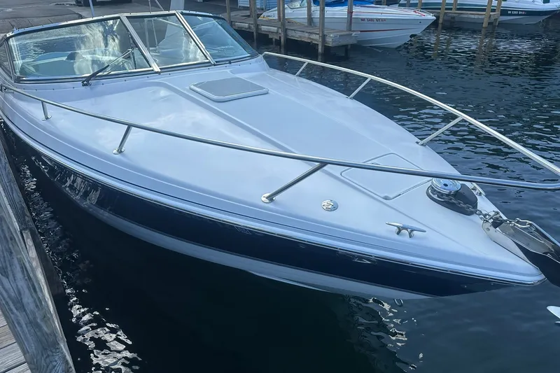 Slide: The Image of 2004 Formula 280 Sun Sport boat docked at marina, sleek design, calm water. - 4