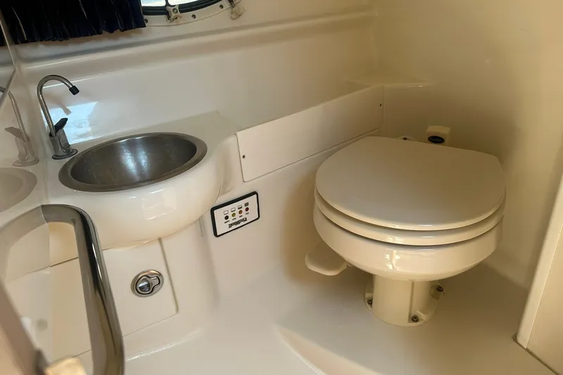 Slide: The Image of 2004 Formula 280 Sun Sport boat bathroom with sink and toilet. - 27