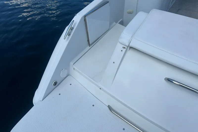 Slide: The Image of 2004 Formula 280 Sun Sport boat deck with white seating and stainless steel railings. - 7