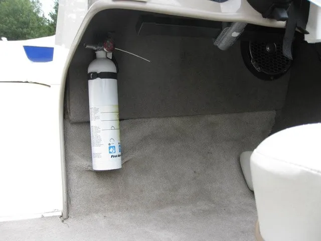 Slide: The Image of Bayliner 205 BR I/O MERCRUISER 2003 - 19