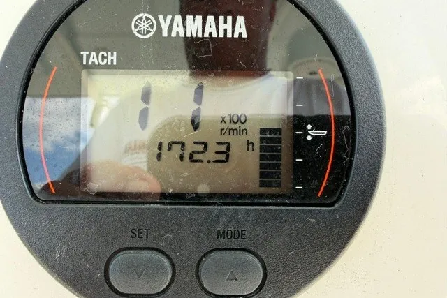 Slide: The Image of Yamaha tachometer displaying 172.3 hours on a 2019 Key West 239 FS boat. - 22