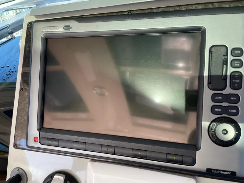 Slide: The Image of A navigation system on a 2012 Sea Ray 470 Sundancer. - 20
