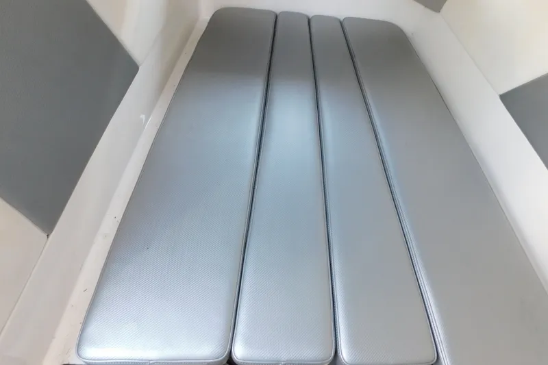 Slide: The Image of Silver seating area on a 2017 Sunsation 32 CCX boat. - 45