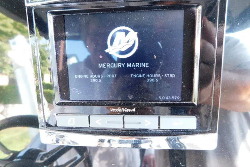 Slide: The Image of Mercury Marine VesselView display showing engine hours on a 2017 Sunsation 32 CCX. - 28