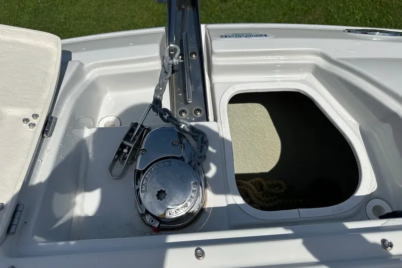 Slide: The Image of Crownline Boats Eclipse E305 XS 2021 - 38