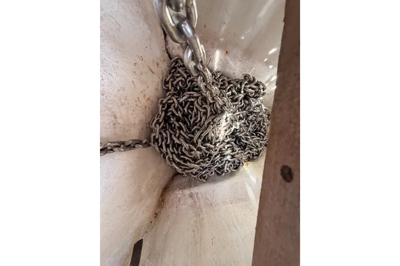 Slide: The Image of Anchor chain in a Farr 50 Pilot House yacht, 2003 model. - 26