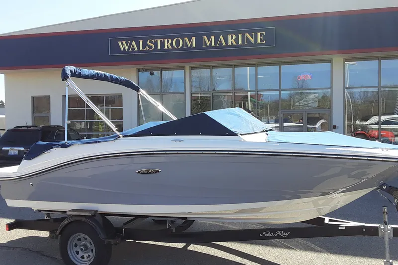 The Image of 2020 Sea Ray SPX 190 boat on trailer outside Walstrom Marine dealership. - 0