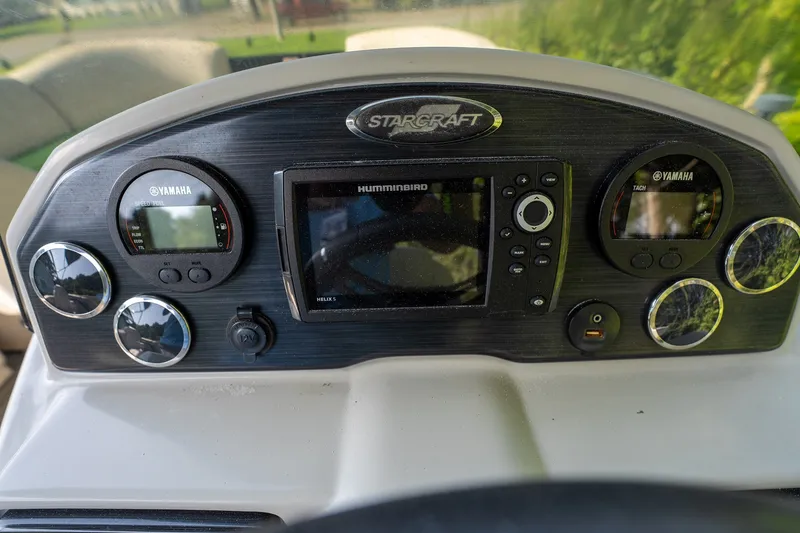 Slide: The Image of Dashboard of a 2018 Starcraft SLS 5 Q boat with Yamaha gauges and Humminbird display. - 14