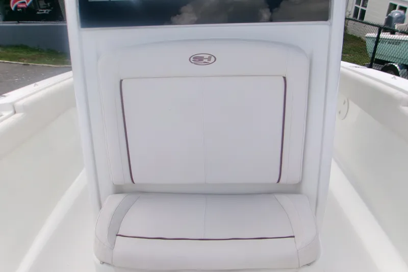 Slide: The Image of 2020 Sea Hunt Gamefish 25 boat seat with white upholstery and logo. - 17