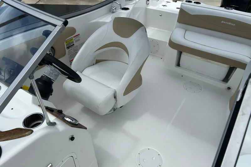 Slide: The Image of Interior of a 2013 SouthWind 212 SD boat with white and beige seating. - 10