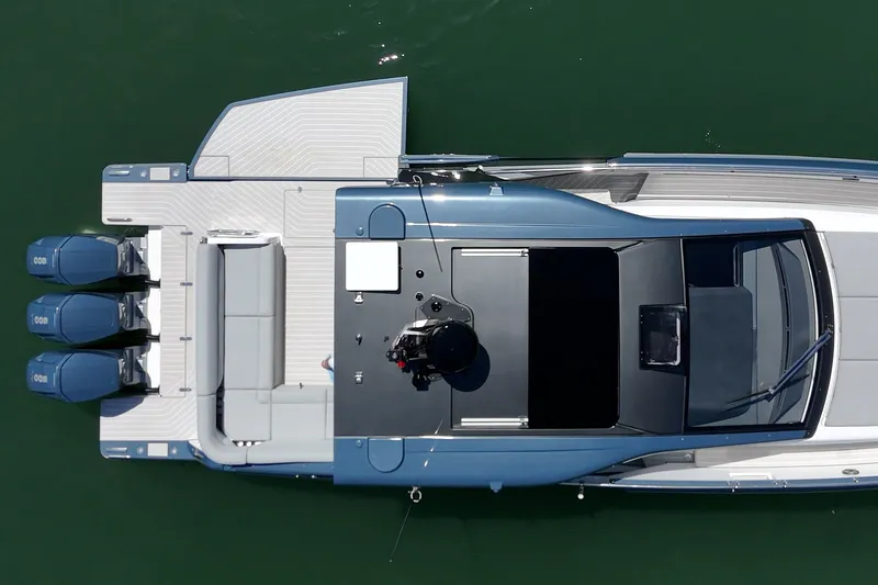 Slide: The Image of Azimut Verve 48 2025 - 16