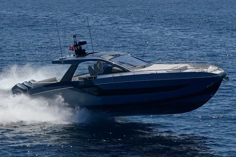 Slide: The Image of Azimut Verve 48 2025 - 20