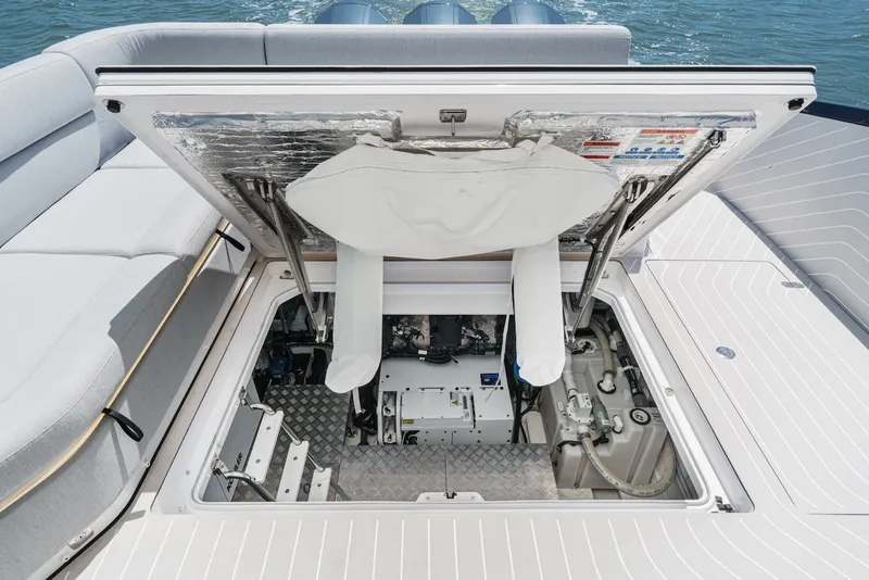 Slide: The Image of Azimut Verve 48 2025 - 58