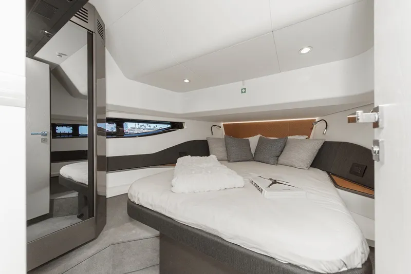Slide: The Image of Azimut Verve 48 2025 - 50