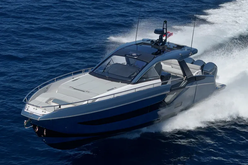 Slide: The Image of Azimut Verve 48 2025 - 21