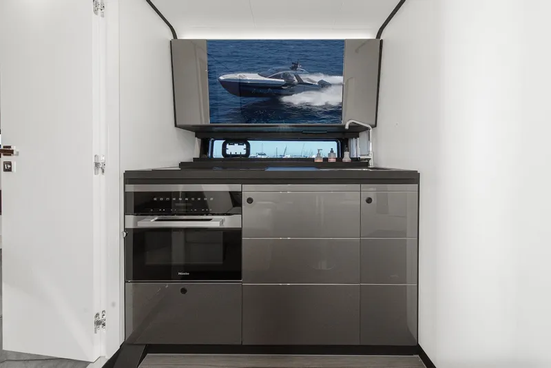 Slide: The Image of Azimut Verve 48 2025 - 42