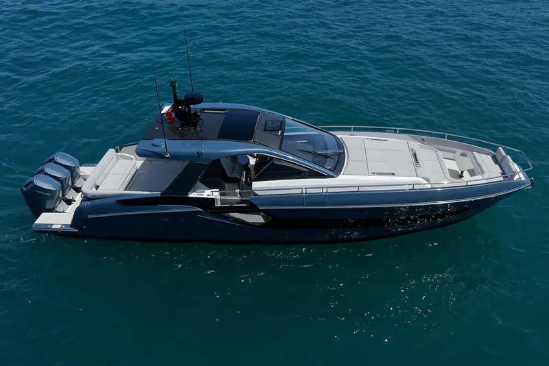 Slide: The Image of Azimut Verve 48 2025 - 13