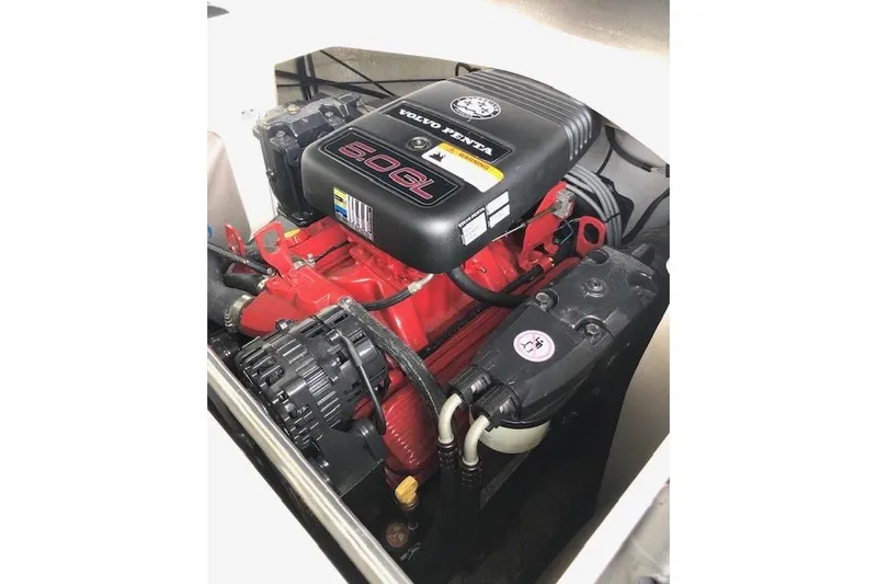 Slide: The Image of Volvo Penta 5.0 GL engine in 2007 Four Winns 200 Horizon boat. - 17