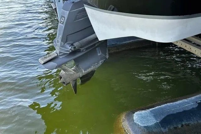 Slide: The Image of 2007 Four Winns 200 Horizon boat propeller in water, close-up view. - 3
