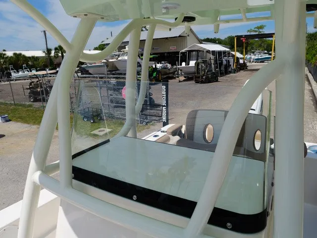 Slide: The Image of Sea Born LX22 Center Console 2027 - 14